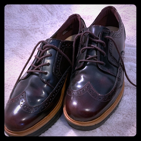 clarks wingtip womens